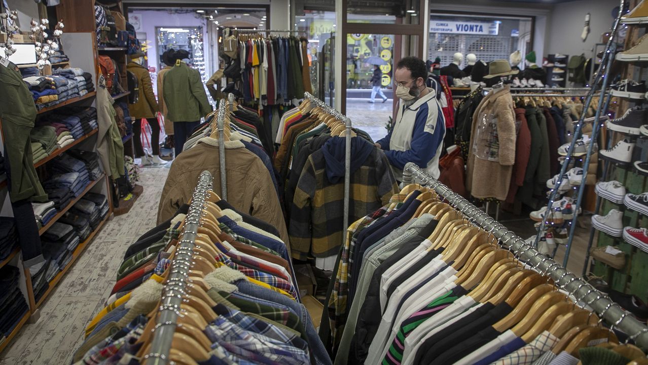 Primer día de cierre perimetral en Boiro sin gente en los comercios