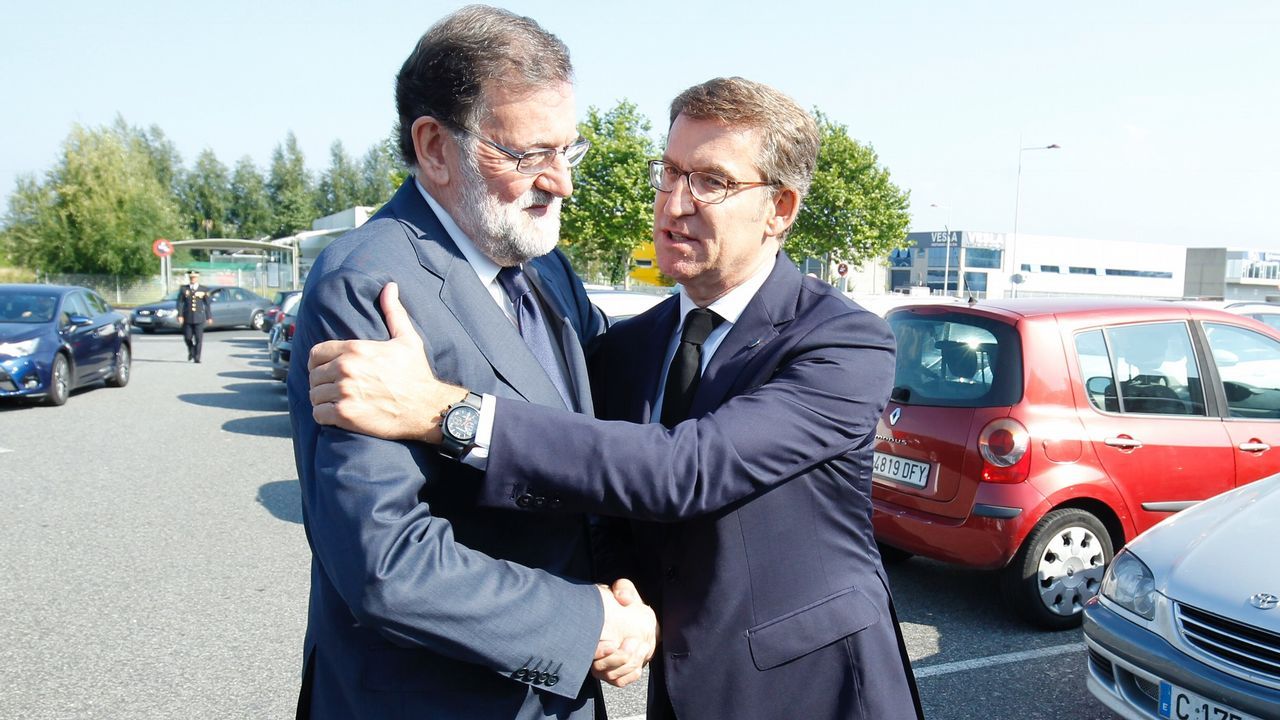 Feijoo y Rajoy, en el funeral y entierro de Gerardo Fernández Albor en Boisaca, Santiago