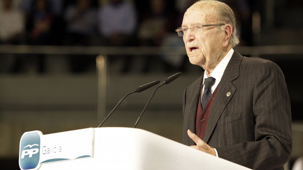 Emilio Pérez Touriño saluda, como presidente de la Xunta, a Fernández Albor