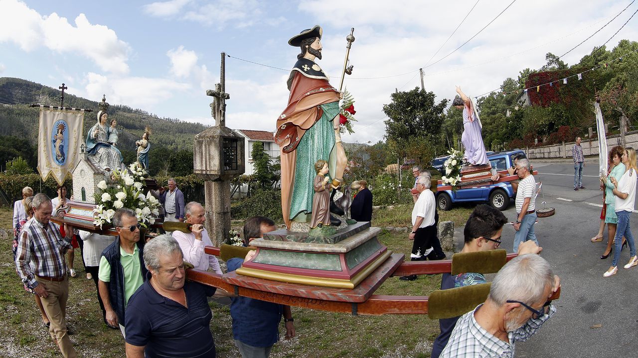 Fiestas en San Roquiño misa y procesión en honor a San Miguel