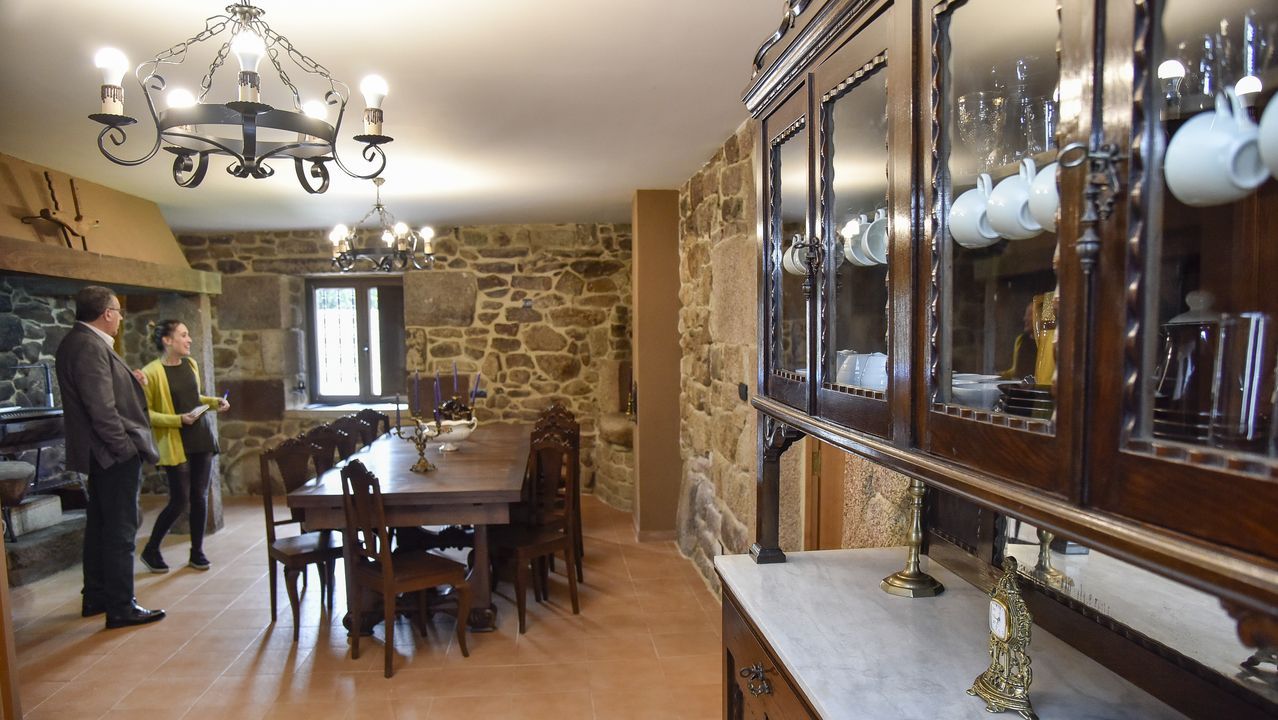 Casa de Horta, una de las viviendas más exclusivas de la comarca, nos abre sus puertas.Otro comedor, en el que se conservan muebles e incluso tazas y vasos antiguos. Era el lugar de reunión de la familia en los días de fiesta
