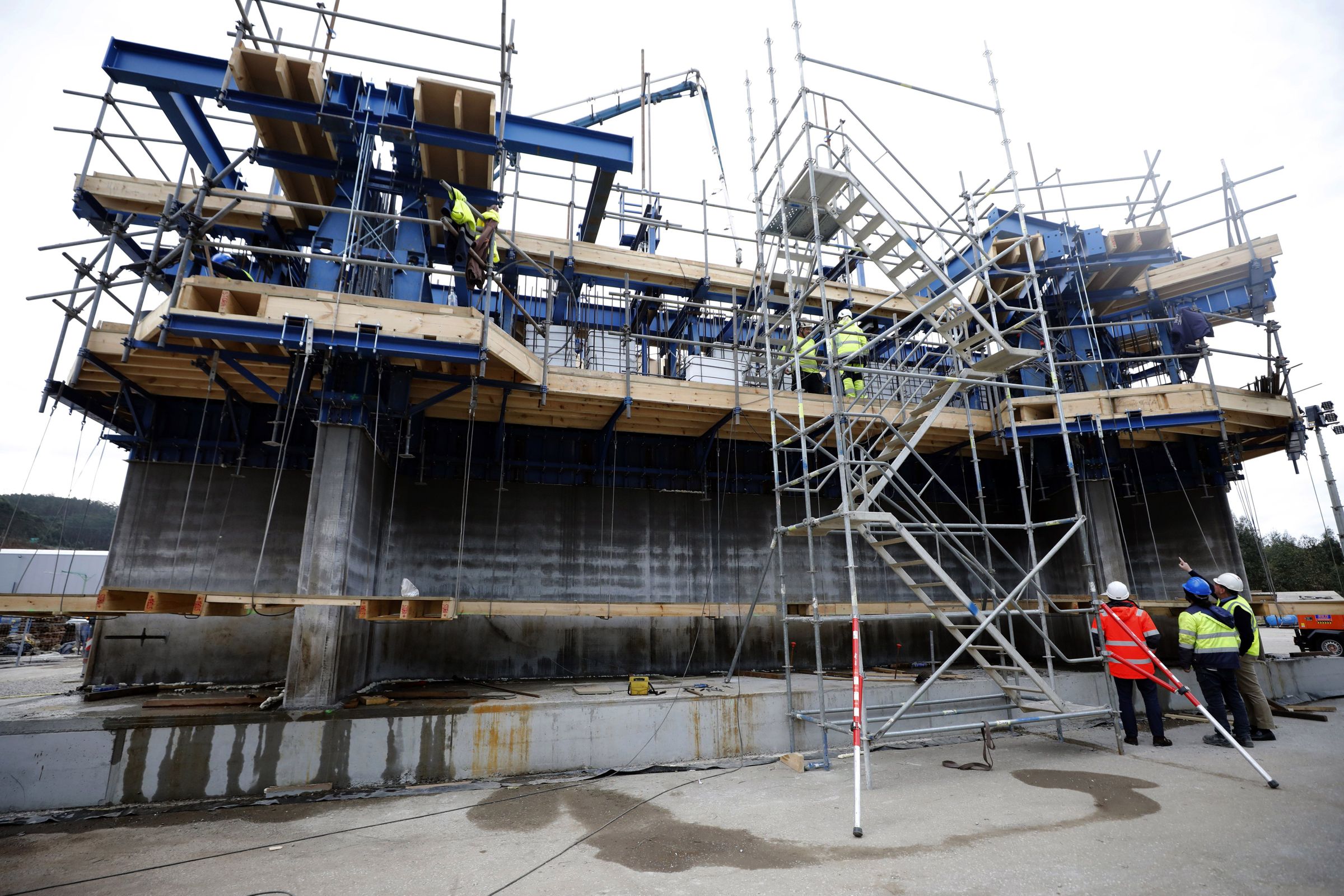 A empresa Costanor de Xove constre no polgono industrial un prototipo de flotador para os aeroxeneradores marios. 21/02/2025
