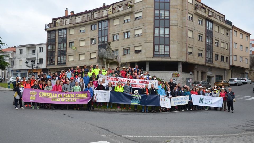 Más de 150 personas completan la segunda etapa del Camiño a Muxía por Brandomil
