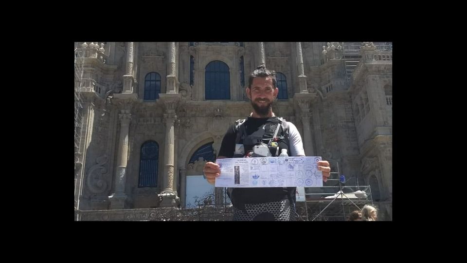 Completa el Camino de Santiago corriendo para concienciar sobre los trasplantes