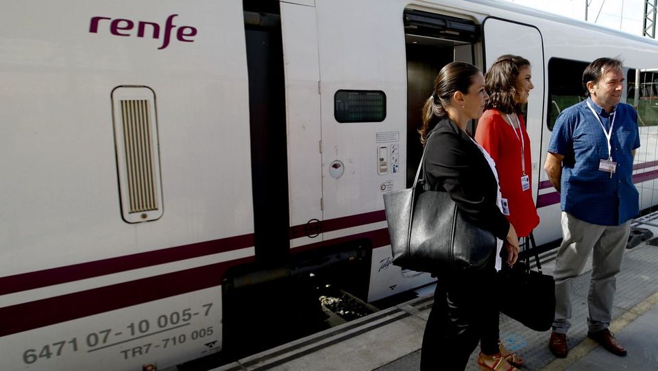 Un tren-hotel se queda parado más de tres horas en el túnel de Vilar do Xestal por una avería