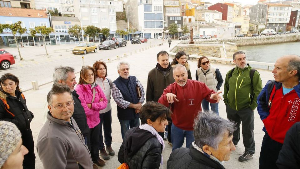 Camiñada en Fisterra por los 25 años del Xacobeo 93