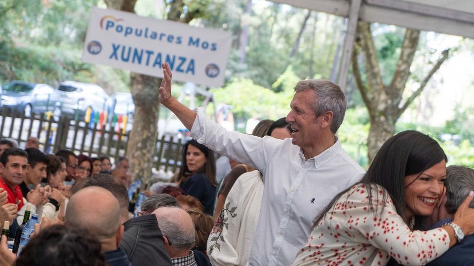 Alfonso Rueda asegura que el PP seguirá bajando impuestos pues <span lang="gl">«é o que serve»</span>