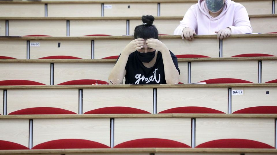 La Xunta se rebela ante la nueva selectividad: obliga a que varios profesores corrijan un mismo examen y hace desaparecer materias