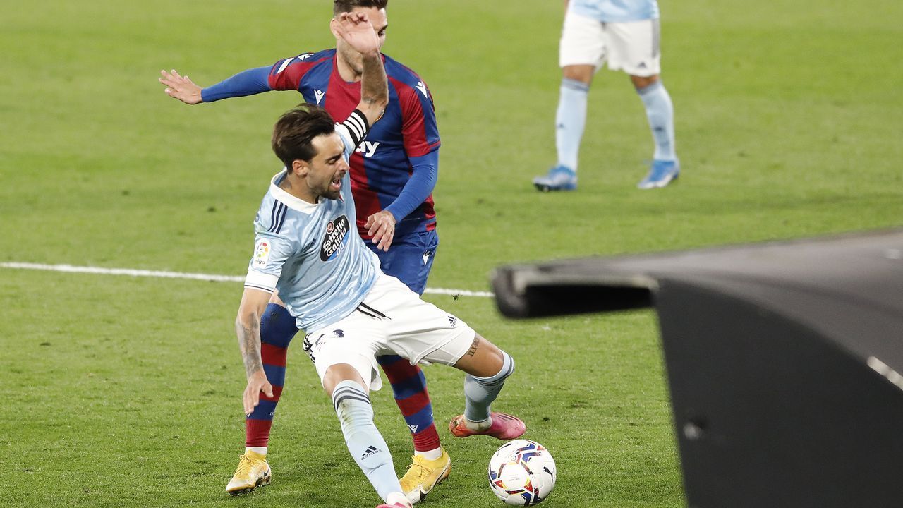 Tapia fue el primero en resentirse y verse obligado a dejar el partido