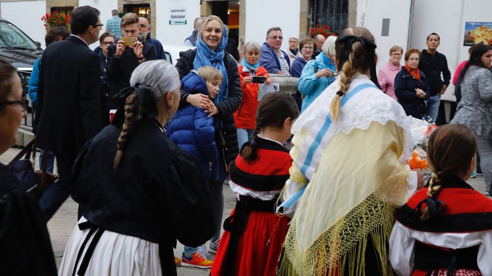 Comitiva del Rosario hacia Dominicos para la ofrenda floral