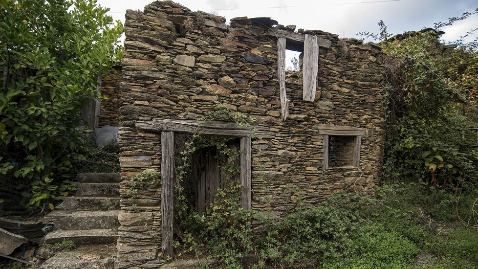 .Ruinas de una construcción tradicional en Pozos