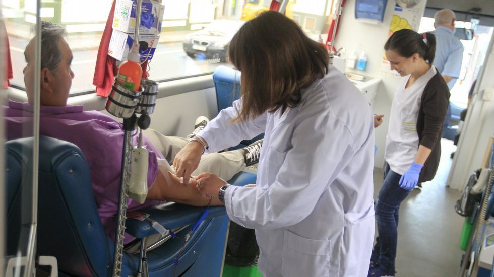 Unidad móvil de donación de sangre. El Día Mundial del Donante de Sangre incide este año en el carácter solidario de este acto