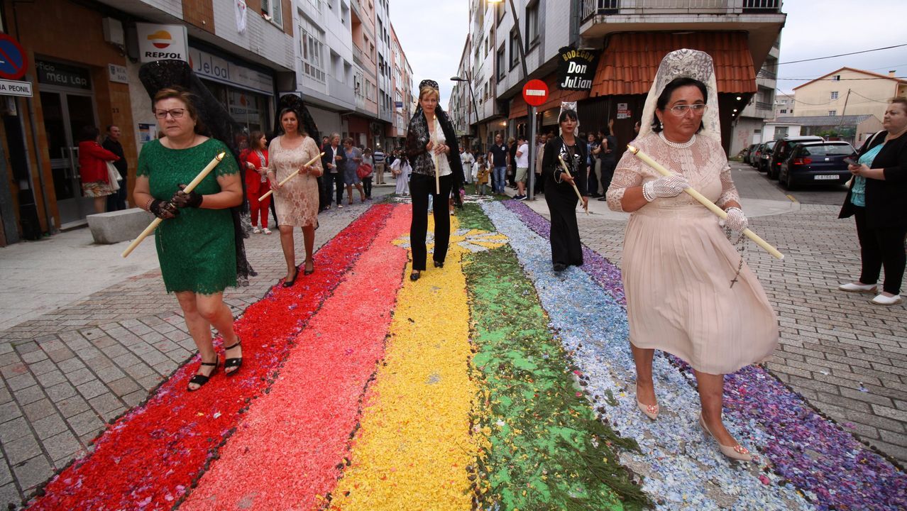 RESUMEN DEL AÑO 2019.PROCESION DEL SACRAMENTO POR LA ALFOMBRA FLORAL DE BOIRO