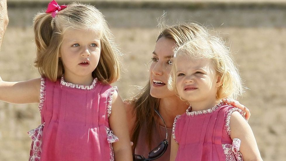 Las infantas con Letizia Ortiz en agosto del 2009 en Mallorca.