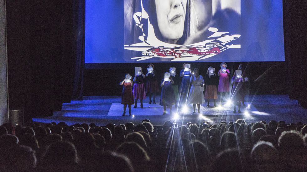 25n.En Verín, más de 400 personas asistieron a la gala celebrada en el auditorio