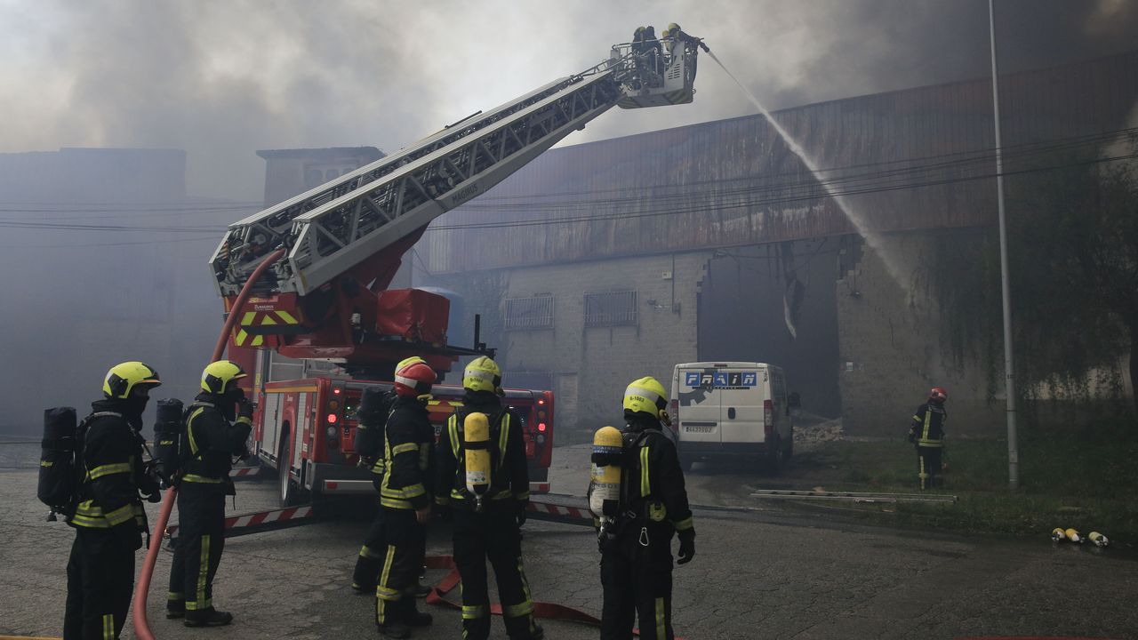 Bomberos de distintos destacamentos colaboraron en la extinción