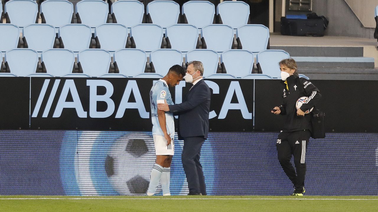 Tapia fue el primero en resentirse y verse obligado a dejar el partido