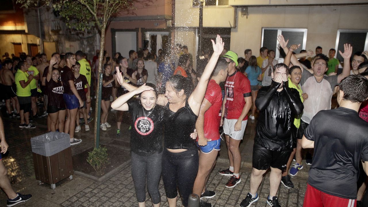 FIESTAS DEL CARMEN DE PORTO DO SON, ÚLTIMO DÍA. FIESTA DEL AGUA Y FUEGOS ARTIFICIALES.
