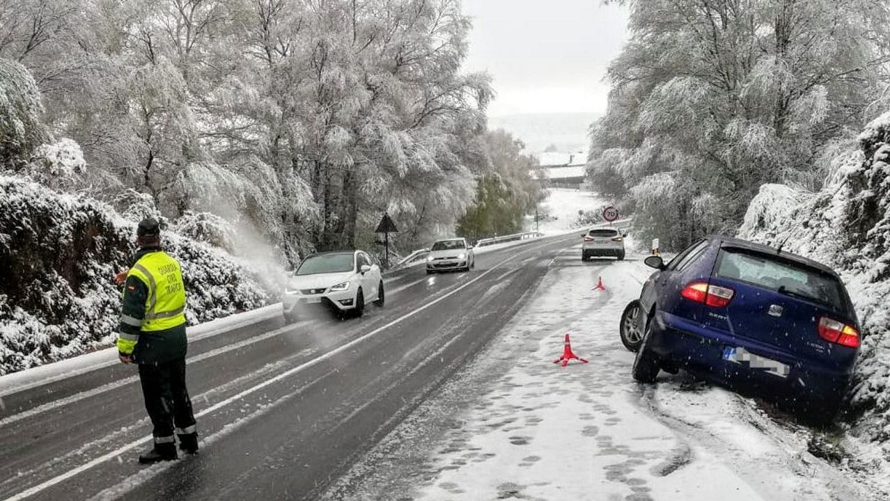 Salida de vía por la nieve en O Paraño, Ourense