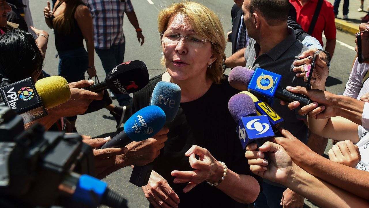 Luisa Ortega Díaz, fiscala general de Venezuela y una de las voces más críticas con Nicolas Maduro, hablando con la prensa en Caracas