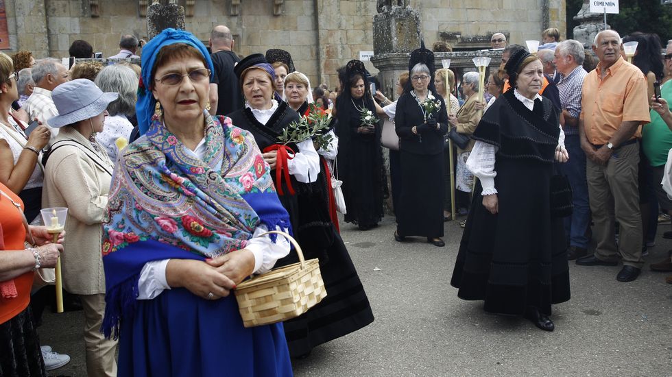 Multitudinaria procesión de Os Milagros en el santuario de Monte Medo en Baños de Molgas