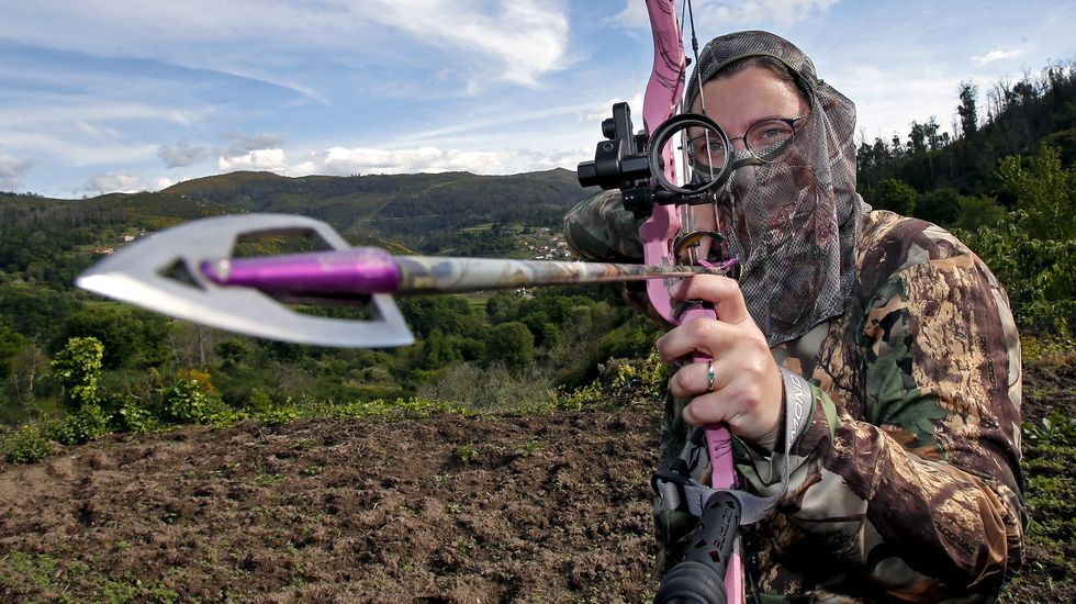Marina Oliveira, cazadora con arco