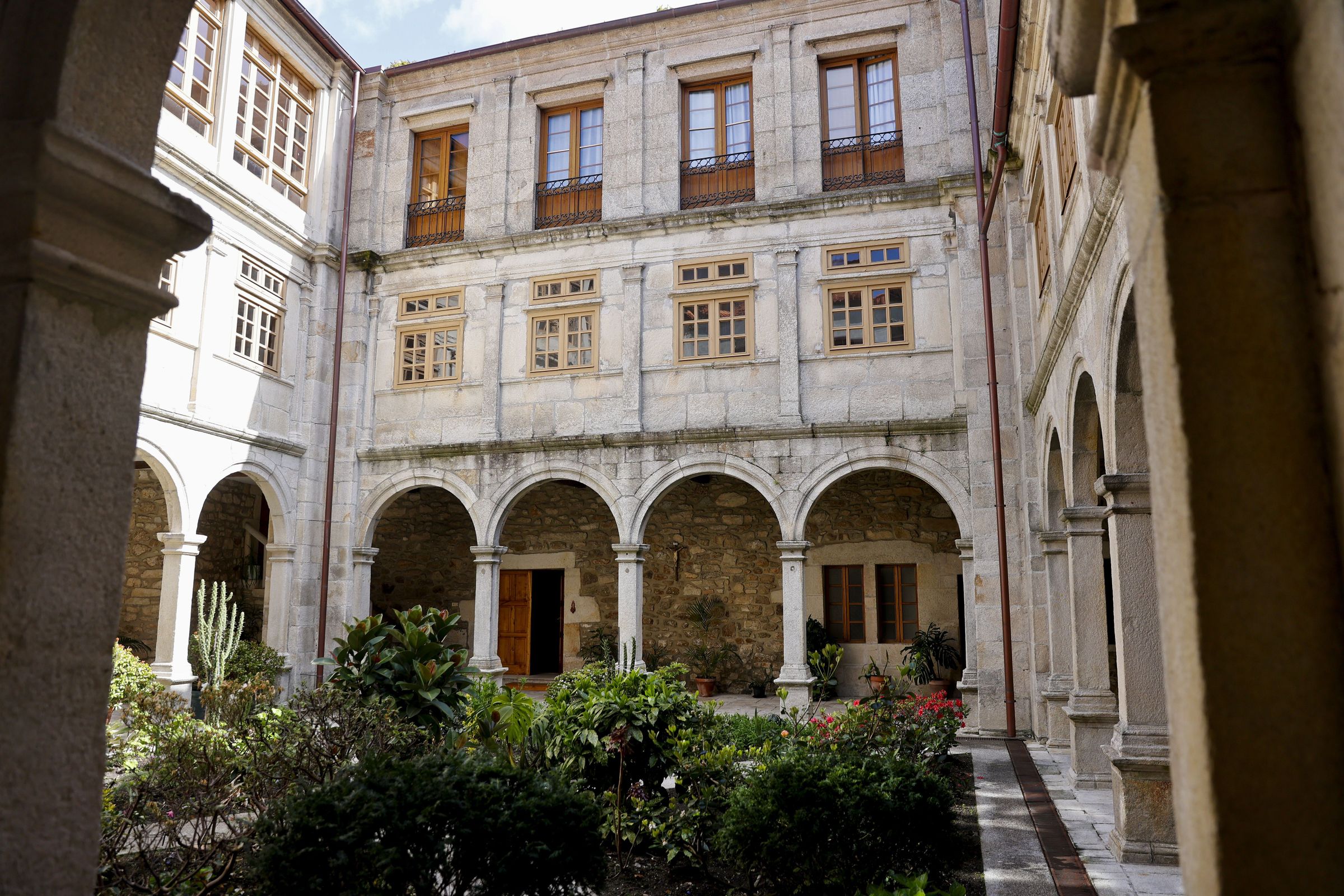 En el antiguo convento de Santa B�rbara viven 19 religiosas. La de mayor edad es sor Teresita, que tiene 93 a�os. La m�s joven tiene 19. Las mayores se encargan de transmitir conocimientos, especialmente sobre el cuidado del huerto y recetas.