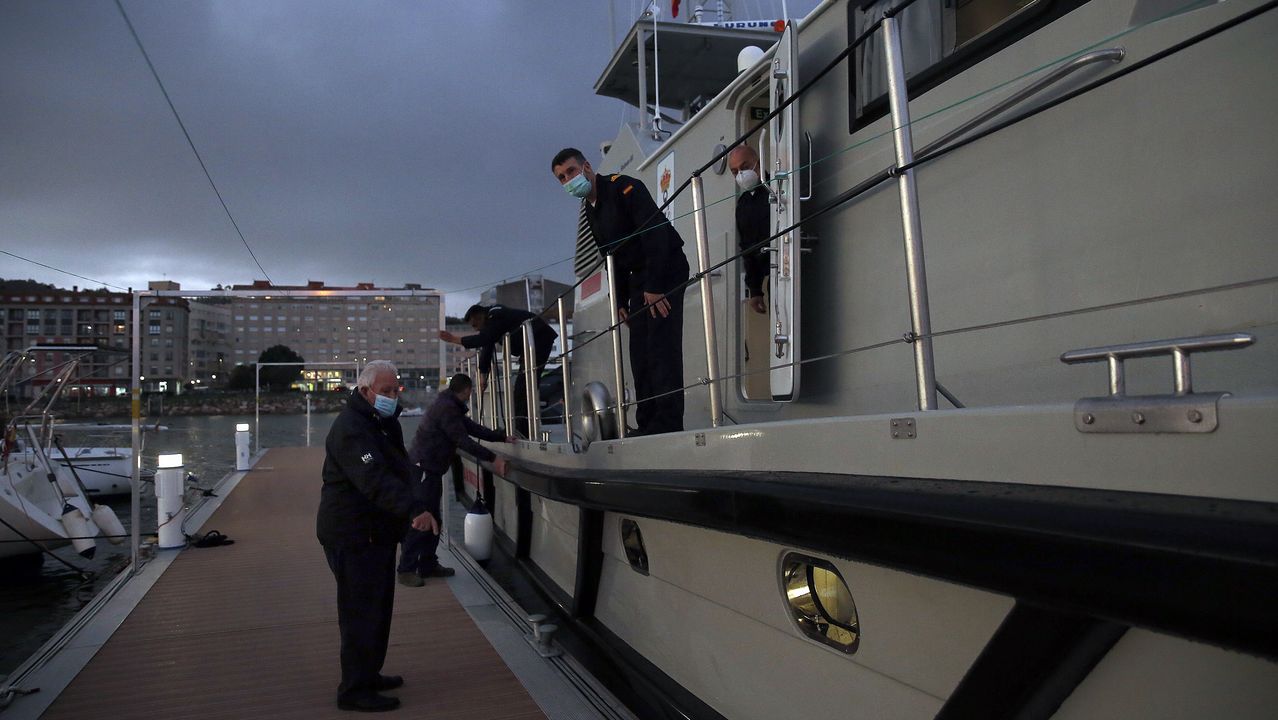 PATRULLERAS DE LA ARMADA ESPAÑOLA ENTRANDO EN EL CLUB NAUTICO DE RIBEIRA,