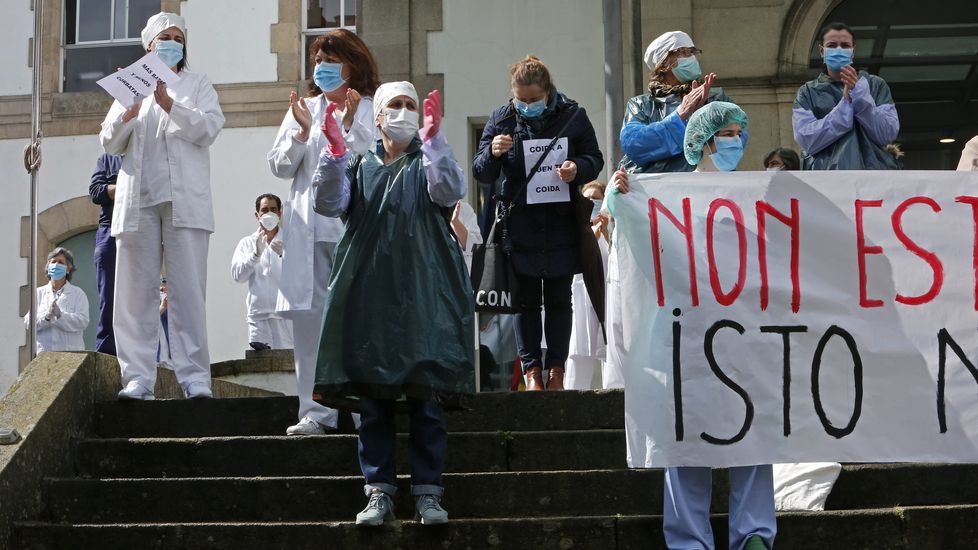Concentración de sanitarios en el hospital Provincial