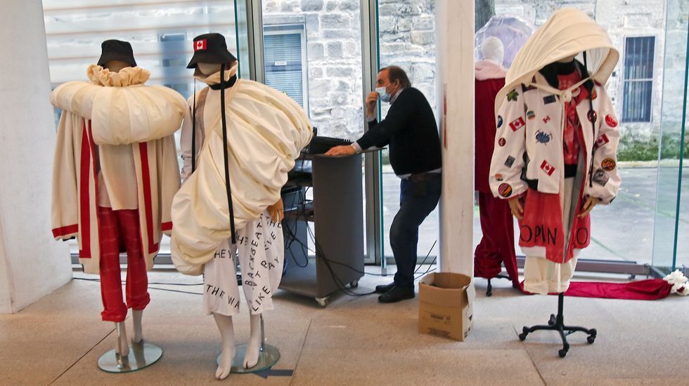 Exposición Debut de los alumnos de Esdemga en el Museo de Pontevedra