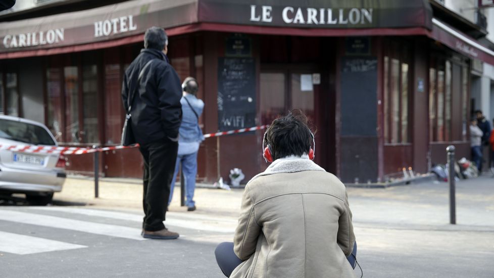 Abrigos abandonados en la calle al lado del Comptoir Voltaire cafe