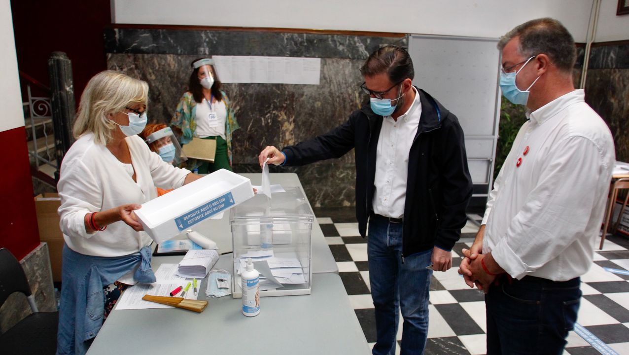 El alcalde de Ferrol, Ángel Mato, con el candidato socialista Manuel Santiago