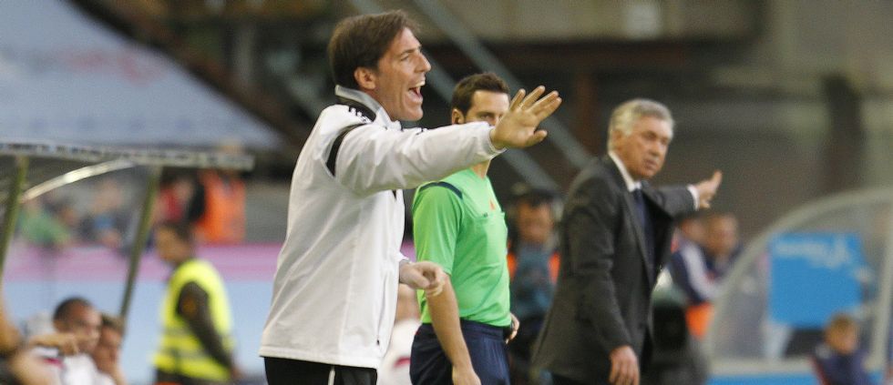 Berizzo y Ancelotti dando instrucciones a lo largo del partido desde la banda.