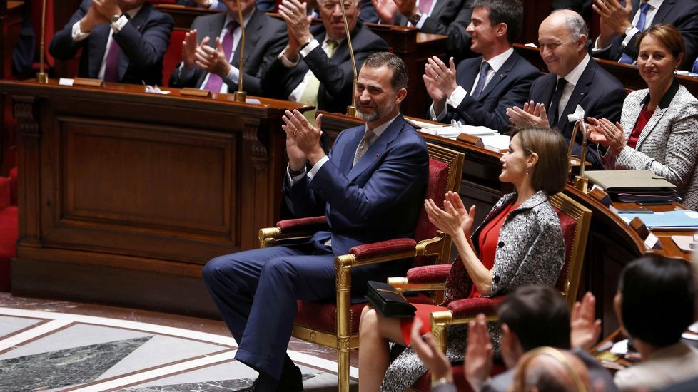 Otra imagen de Anne Hidalgo junto a los reyes.