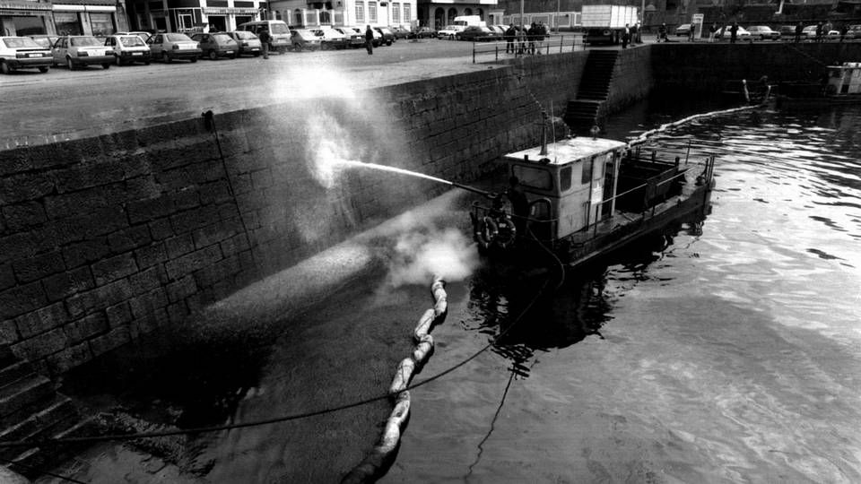 20 años del hundimiento del «Mar Egeo» en A Coruña