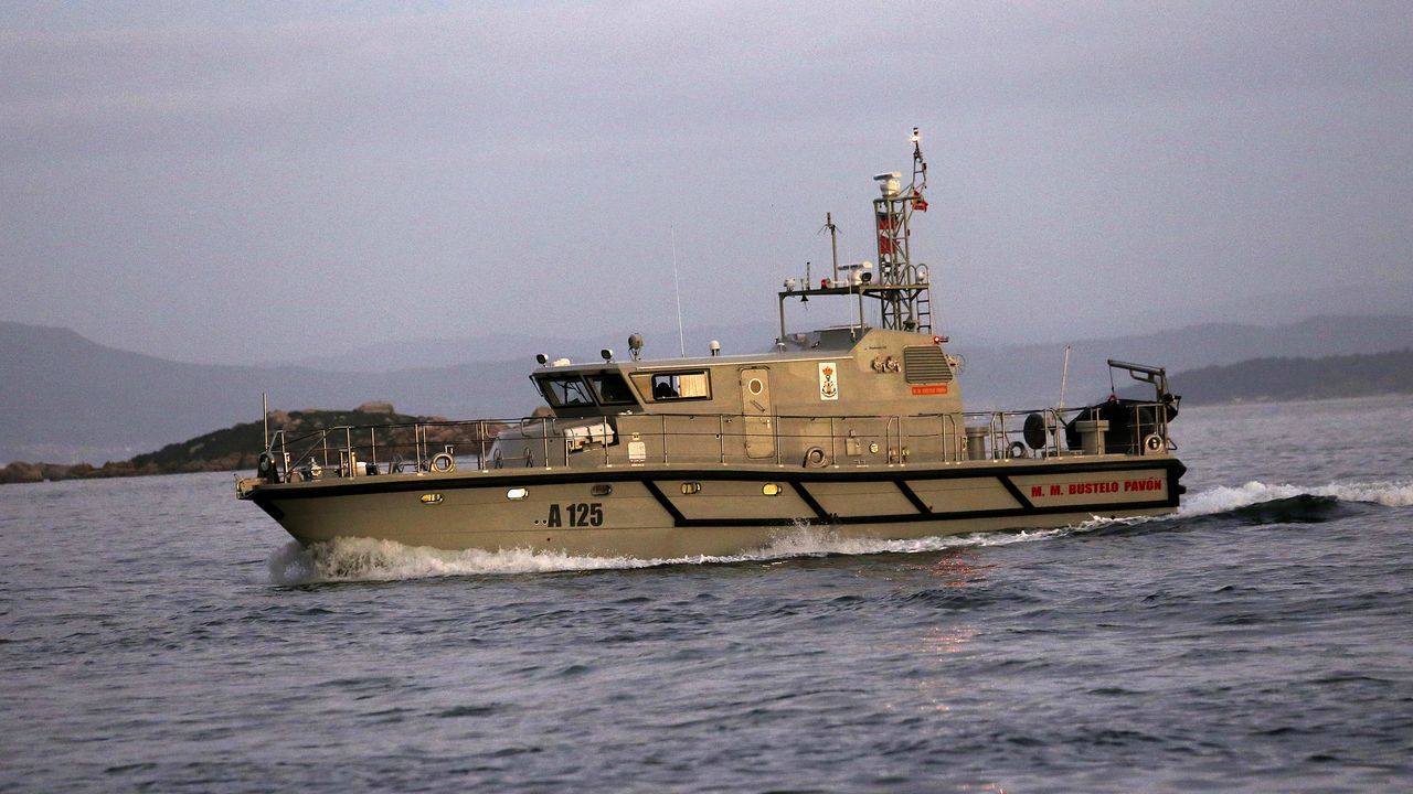 PATRULLERAS DE LA ARMADA ESPAÑOLA ENTRANDO EN EL CLUB NAUTICO DE RIBEIRA,