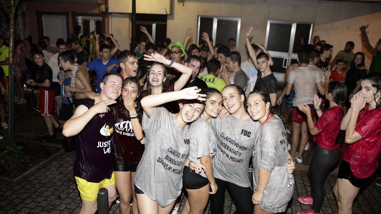 FIESTAS DEL CARMEN DE PORTO DO SON, ÚLTIMO DÍA. FIESTA DEL AGUA Y FUEGOS ARTIFICIALES.