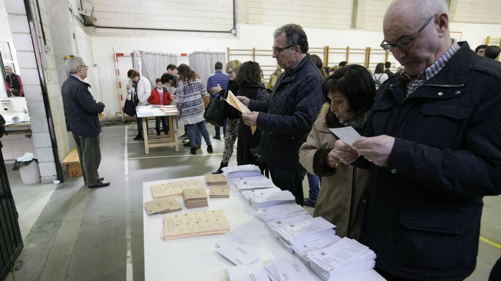 José Ramón Gómez Besteiro vota en Lugo.