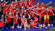 La selecci�n espa�ola celebra por todo lo alto la Eurocopa en el vestuario