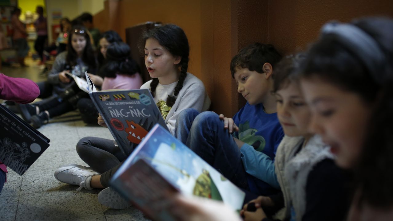 Los escolares del Colegio Anxo da Garda celebran el Dia Internacional del Libro