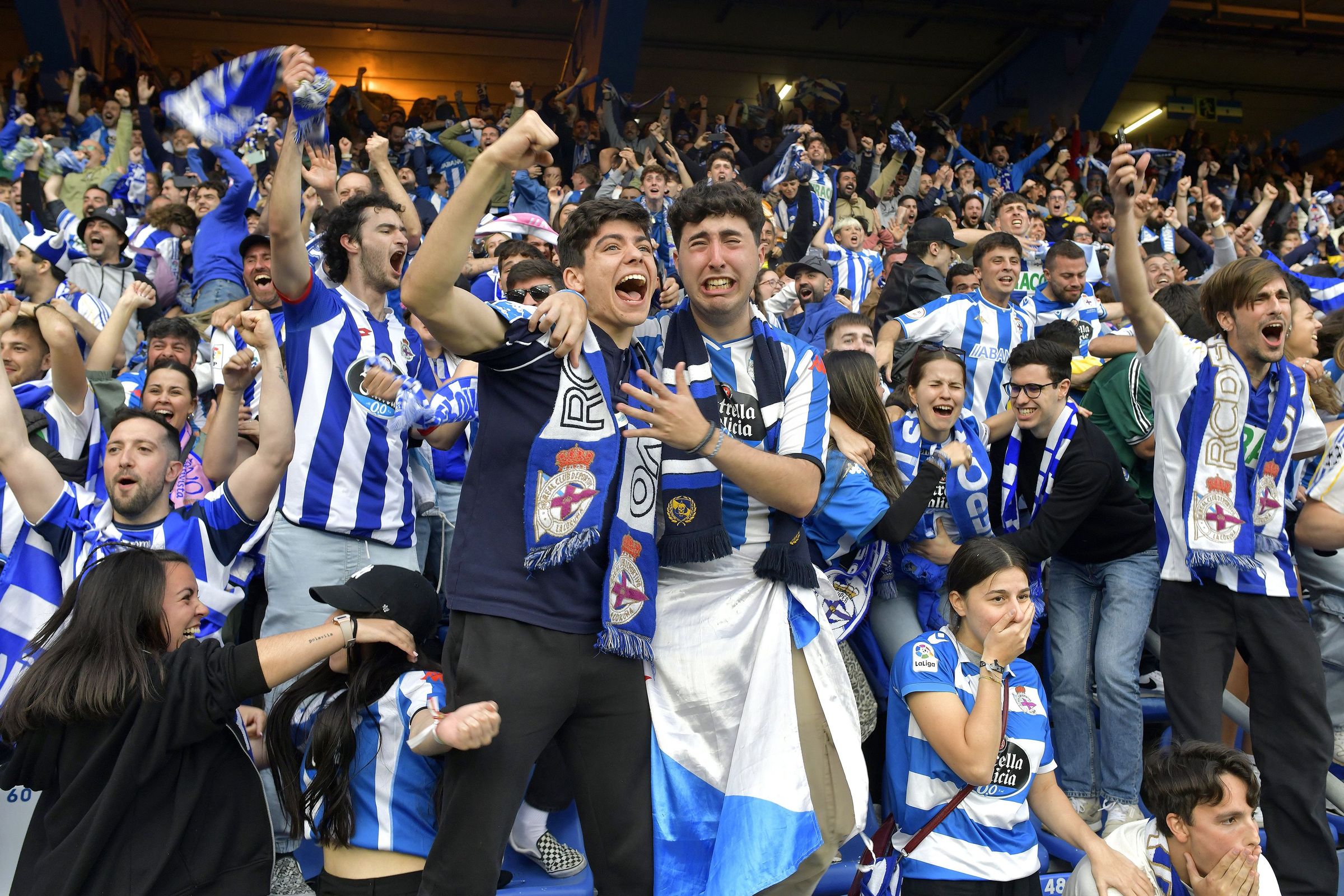 Aficionados do Depor celebran o ascenso a Segunda Divisin. 12/05/2024