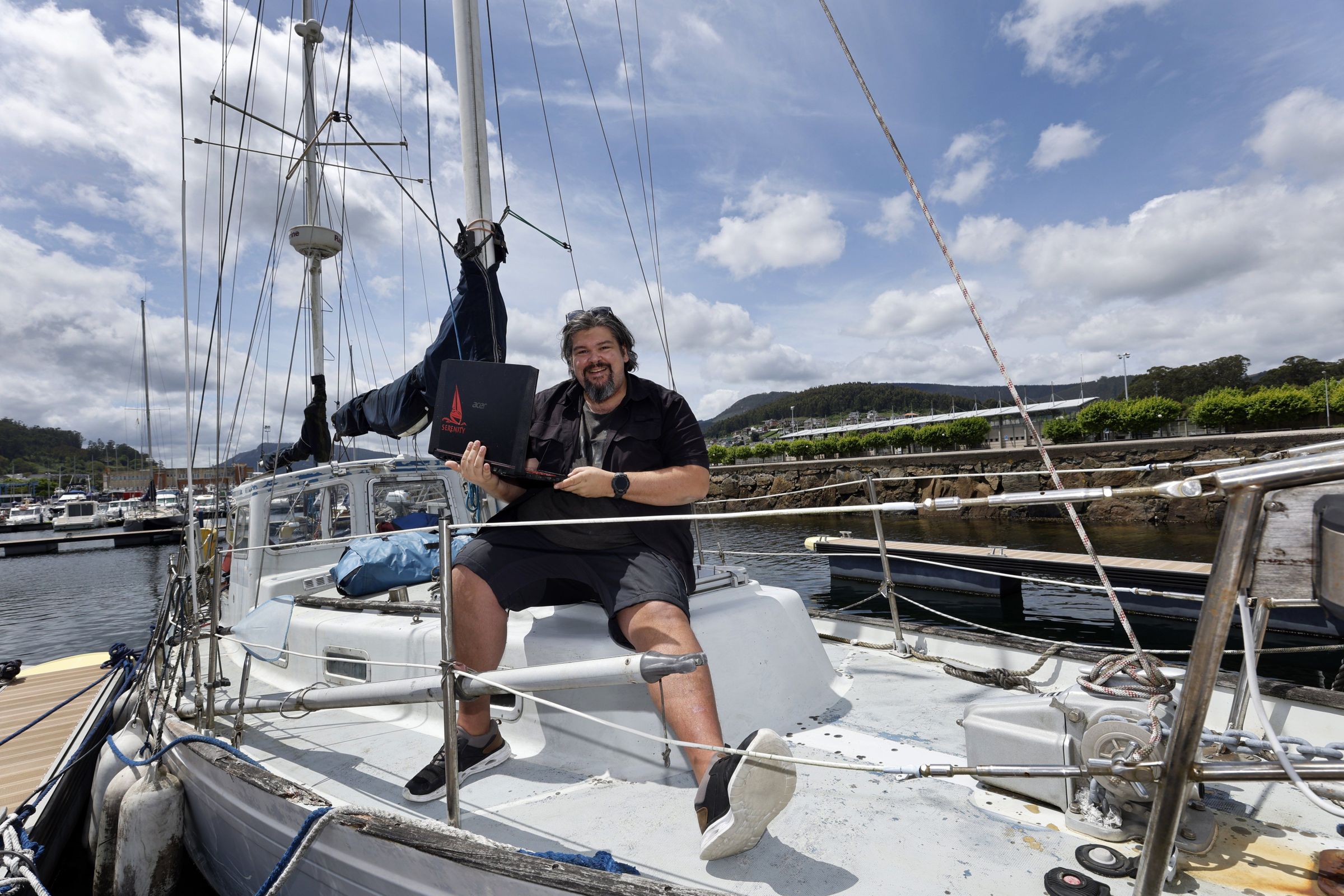 Marco Richartz  un alemn que leva vivindo mis de catro anos no seu iate no porto deportivo de Viveiro. 21/05/2025
