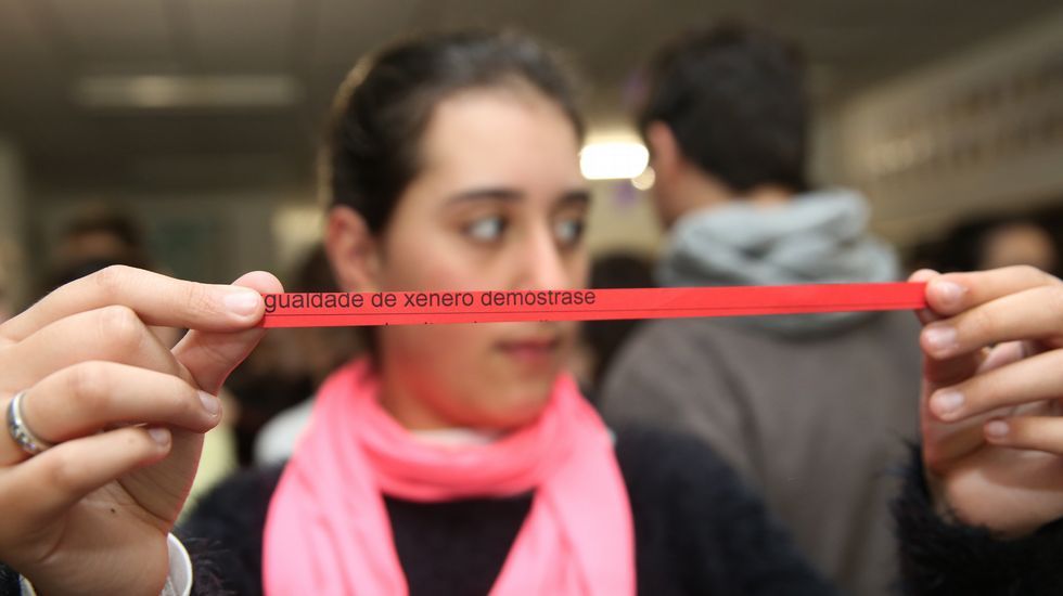 Acto reivindicativo en el instituto carballés Isidro Parga Pondal