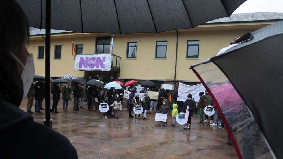 La concentración empezó a las once y se celebró frente el Ayuntamiento