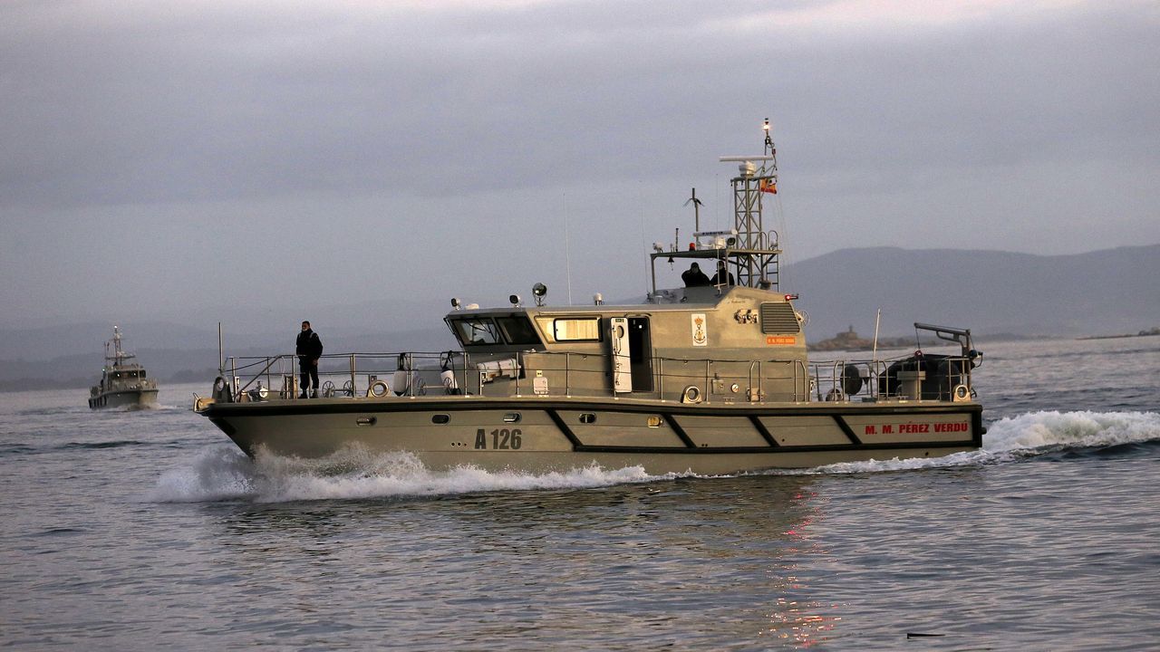 PATRULLERAS DE LA ARMADA ESPAÑOLA ENTRANDO EN EL CLUB NAUTICO DE RIBEIRA,