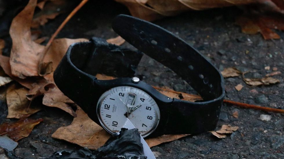 Un reloj roto cerca de la sala Bataclan.