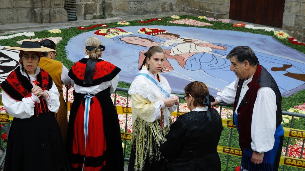 Comitiva del Rosario hacia Dominicos para la ofrenda floral