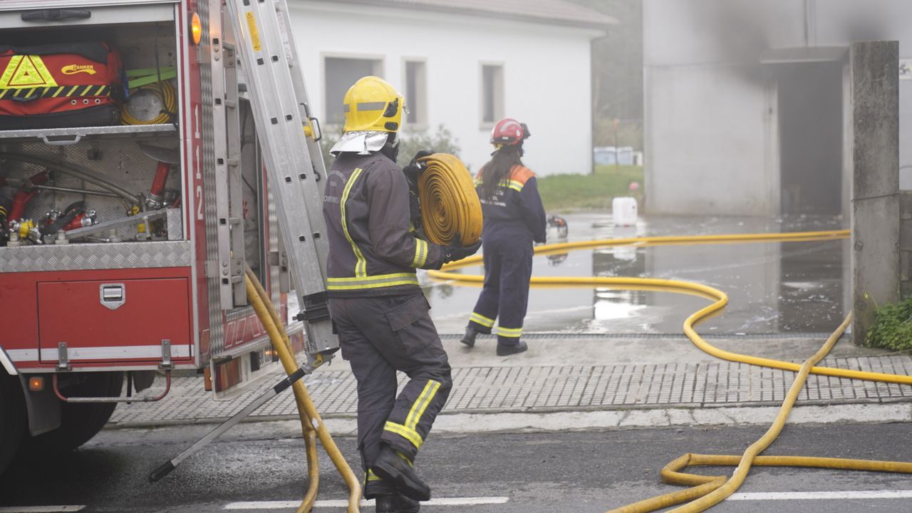 Incendio en taller O Caramiñal.