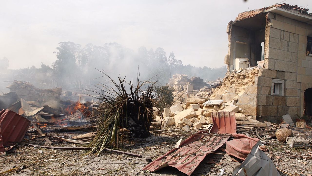 El diá después a la explosión mortal en Tui