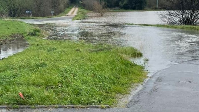 Pista intransitable en Cerqueda, Malpica
